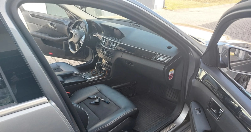 Mercedes-Benz Klasa E cena 39999 przebieg: 290000, rok produkcji 2010 z Świnoujście małe 106